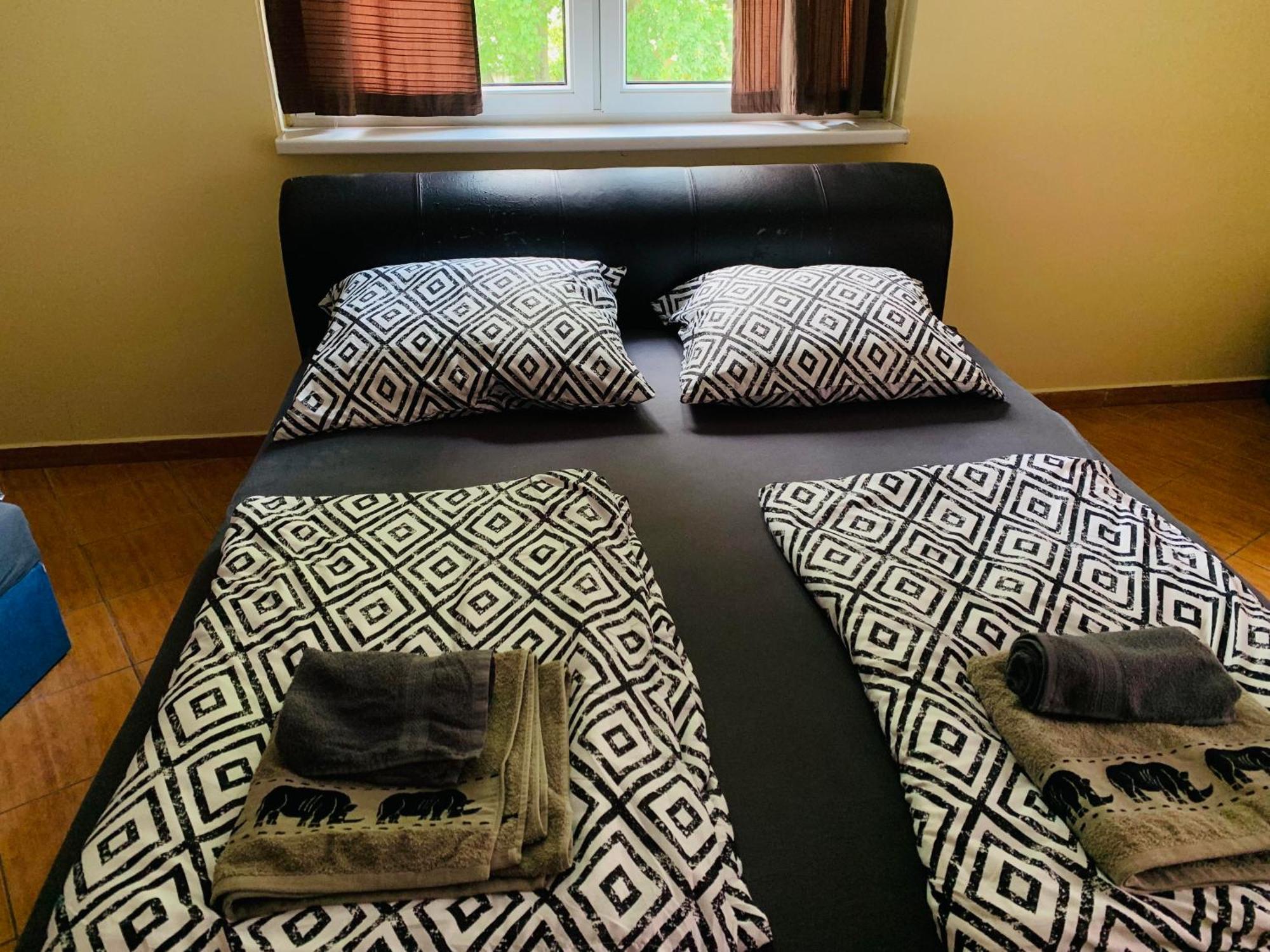 Balaton Grill Hostel Siófok Kültér fotó